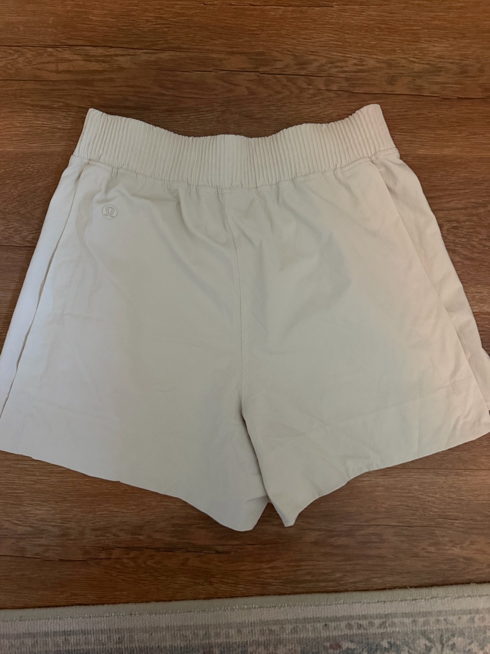 lululemon cream shorts - Picture 2 of 3